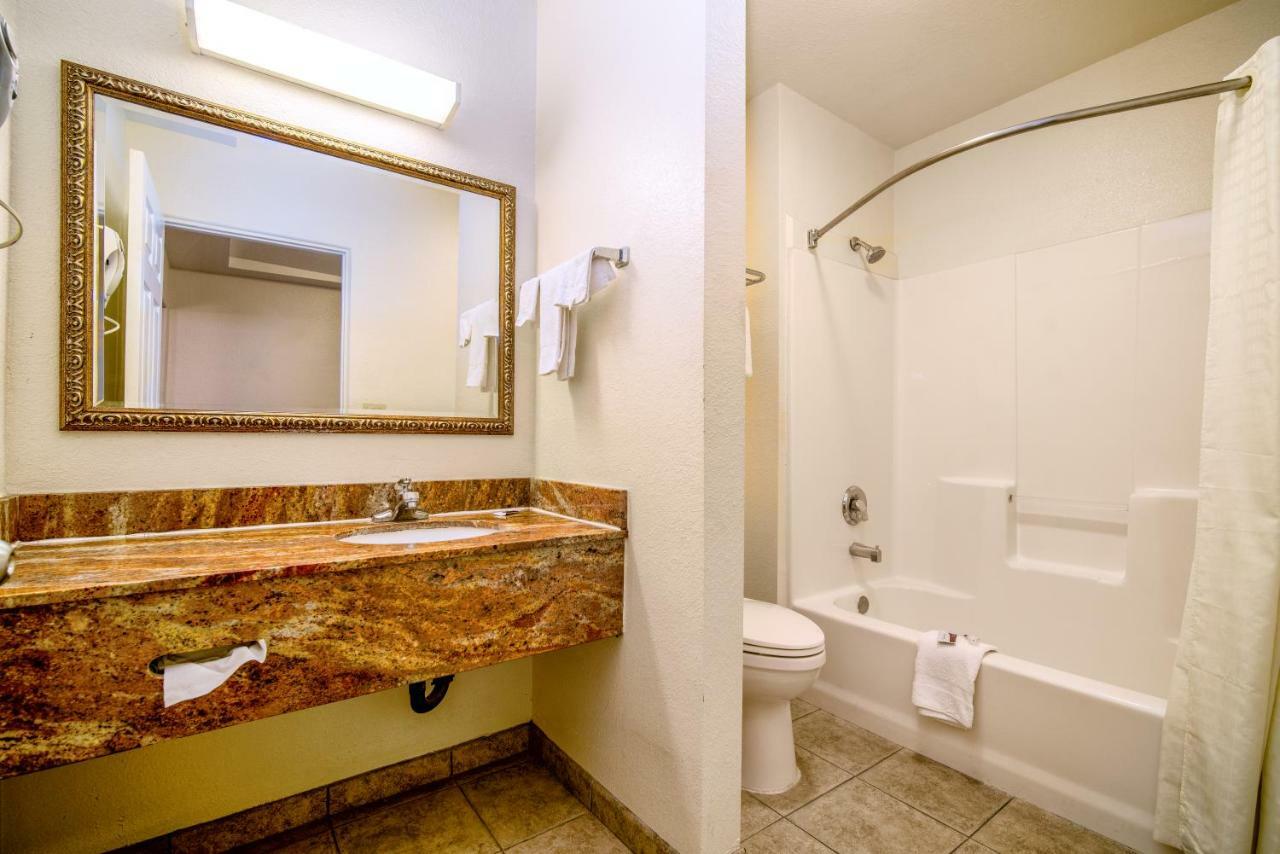 Regency Inn & Suites Downey Eksteriør billede
