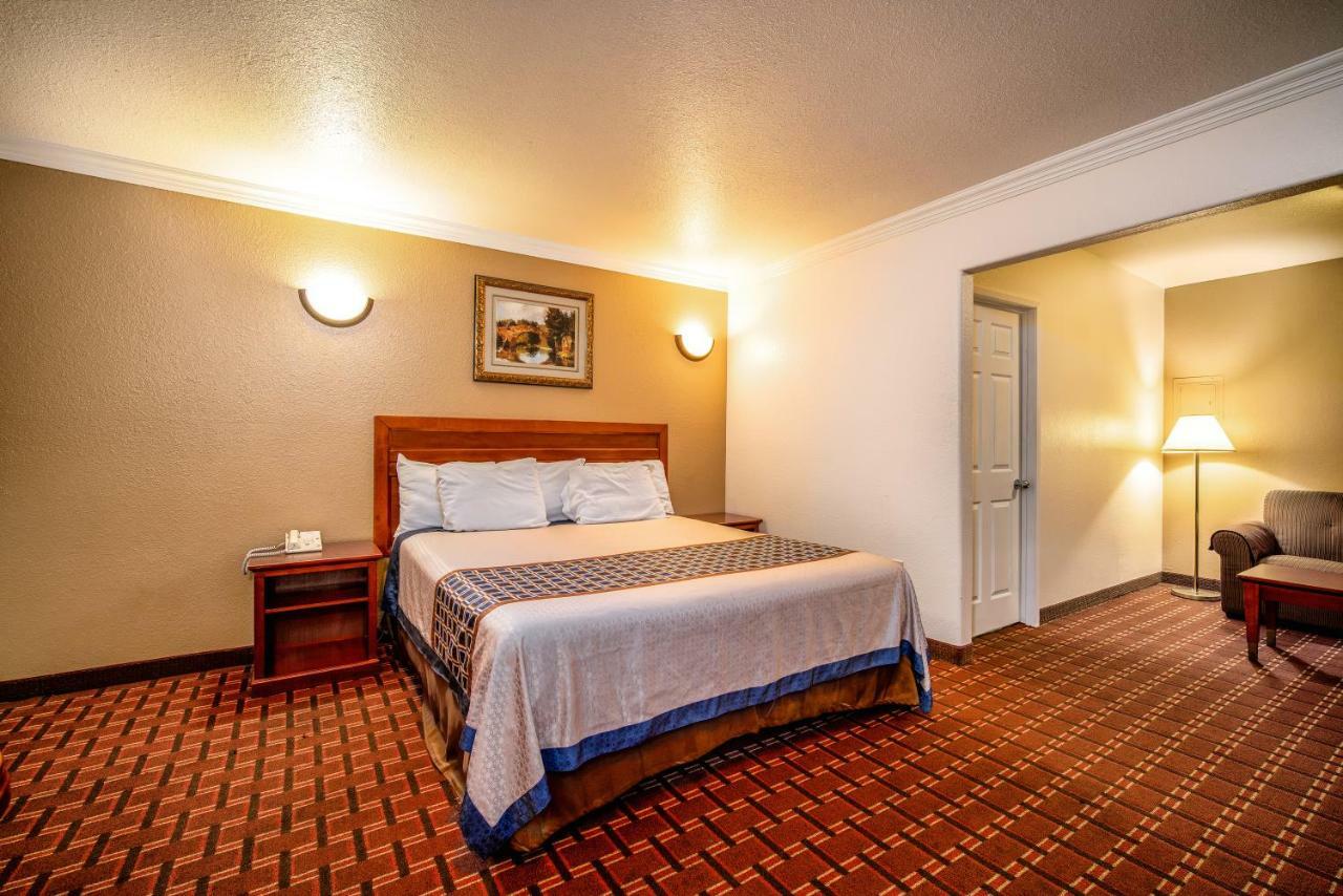 Regency Inn & Suites Downey Eksteriør billede
